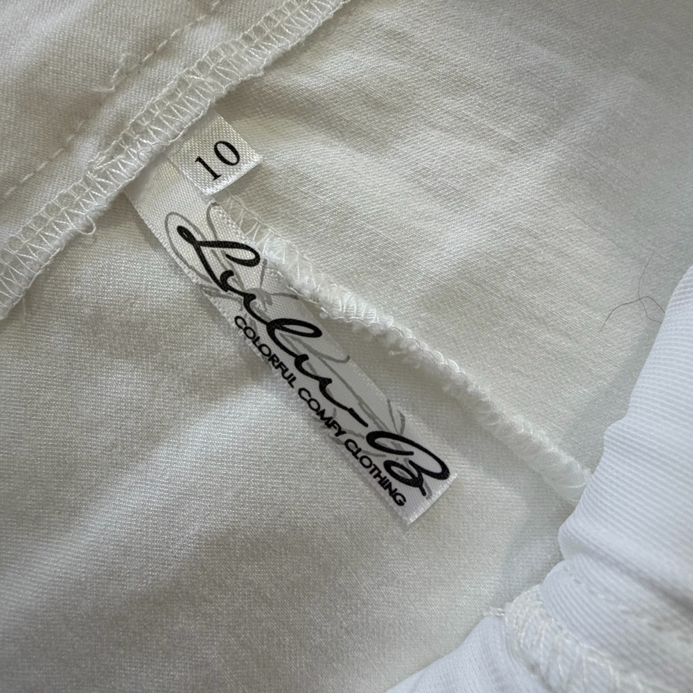 Lulu-B white pull-on shorts scalloped hem size 10 stretchy - Picture 2 of 8
